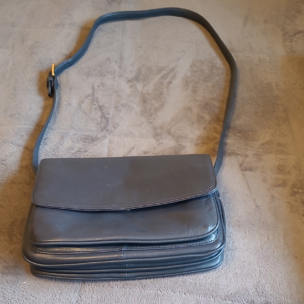 Elegant Blue Leather Shoulder Bag  Giani Bernni